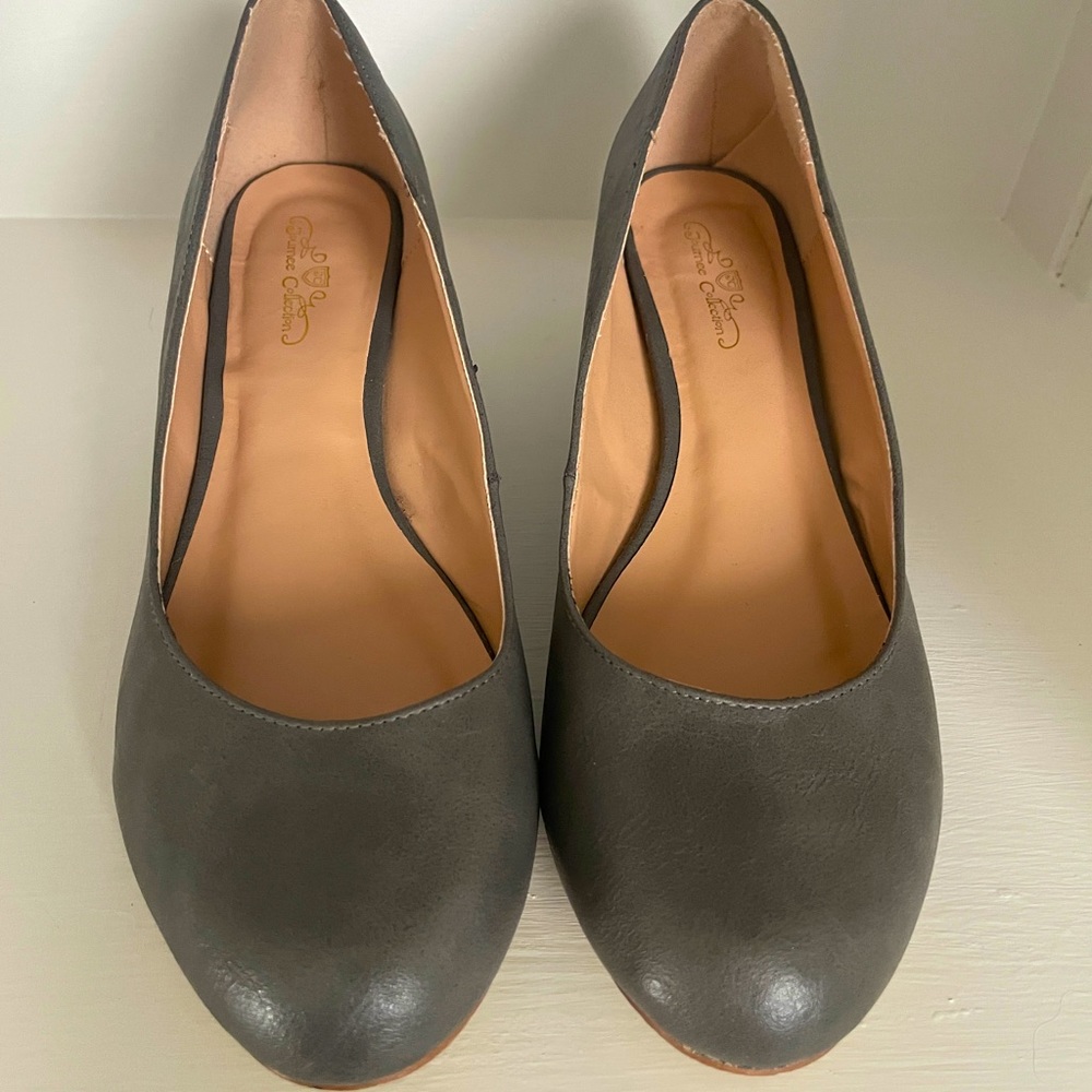 Journee Collection Women's Pumps Round Toe Heels size 8